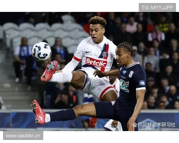 巴黎圣日耳曼中场结构变化,从连接到断裂的隐患对赛季走势形成制约 巴黎圣日耳曼中场结构变化,从连接到断裂的隐患对赛季走势形成制约