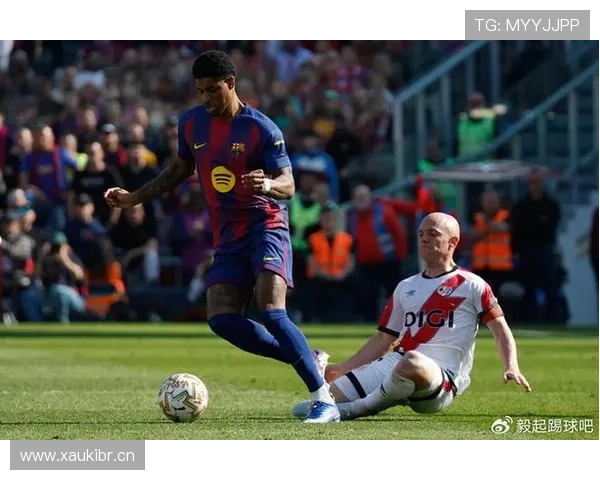 巴萨进攻层次下滑,从流畅配合到推进停滞 巴萨进攻层次下滑,从流畅配合到推进停滞
