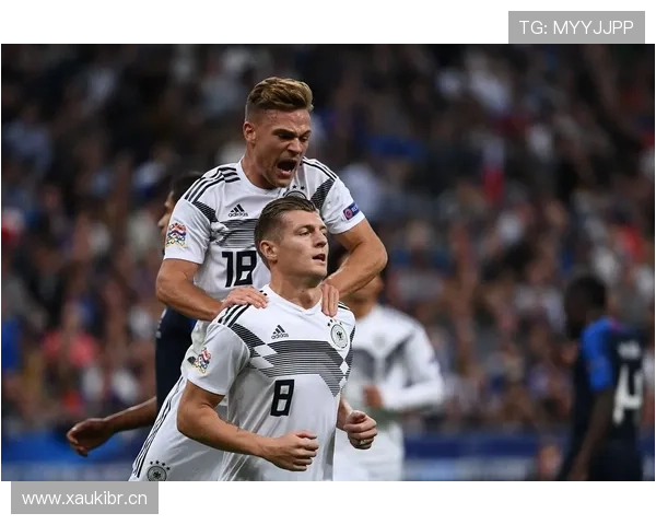 基米希与布鲁诺在中场控球上出现分散趋势及体系差异