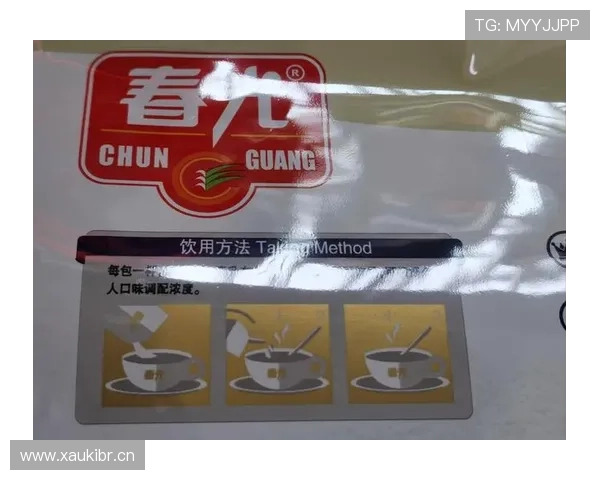 杨千霖家的冰箱里塞满了蛋白粉，连饮料都是按克算的