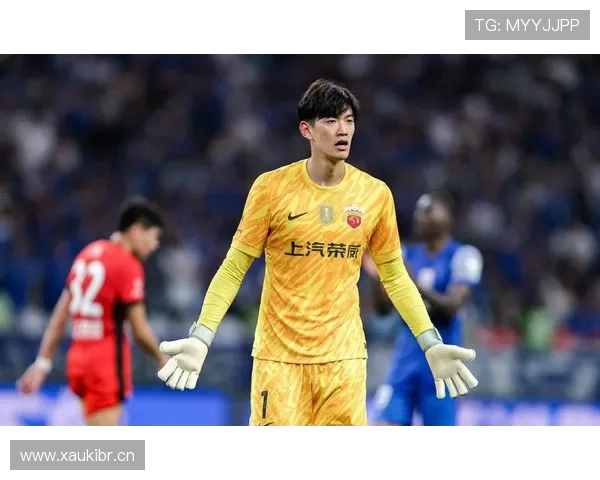 颜骏凌刚买的那辆豪车价钱吓得我差点忘了他是守门员这事儿